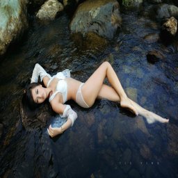 穿进黄油游戏后被爆炒了：虚拟世界中的真实挑战与机遇